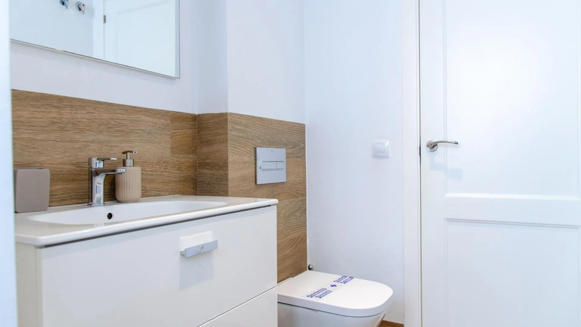 Apartamento Moderno En Triana 2 Dormitorios Y Aire Acondicionado Sevilha